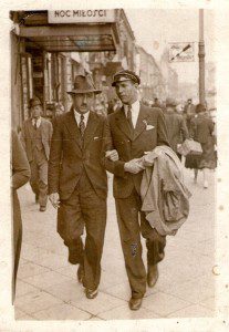 1933 VI Warszawa. Janek Kozielewski-Karski (z prawej, w czapce studenckiej) copy